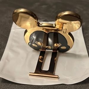 Mouse phone stand